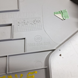 ACABAMENTO COLUNA TRASEIRA ESQUERDA FLUENCE 2012 A 2016