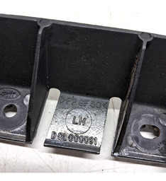 SUPORTE GUIA PARACHOQUE TRASEIRO ESQ DISCOVERY 3 2005 A 2009