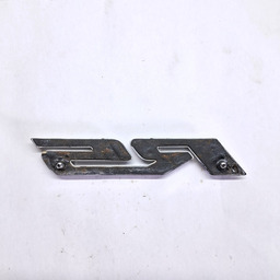 EMBLEMA LETRAS GRADE DIANTEIRA TRACKER RS TURBO 2020 A 2025 