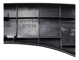 SOLEIRA PORTA TRAS ESQUERDA TOYOTA YARIS 2019/25 679180D250