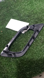 MOLDURA DA MAÇANETA TRASEIRA ESQUERDA C4 PALLAS 2010