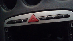 Botão Moldura Completa Pisca Alerta Peugeot 408 2013