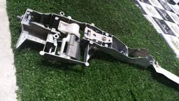 SUPORTE DA FECHADURA TRASEIRA LADO DIREITO C4 PALLAS 2010