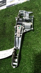 SUPORTE DA FECHADURA INTERNA DIANTEIRA ESQ C4 PALLAS 2010