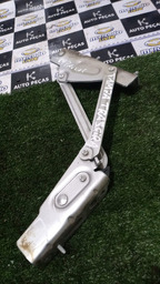 SUPORTE TAMPA TRASEIRA C4 PALLAS LADO ESQUERDO