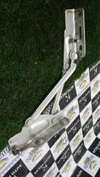 SUPORTE TAMPA TRASEIRA C4 PALLAS LADO ESQUERDO