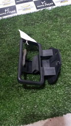 SUPORTE DO PUXADOR DIANTEIRA ESQUERDA C4 PALLAS 2010