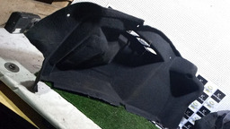 ACABAMENTO CARPETE LADO ESQ DO PORTA-MALAS C4 PALLAS 2010