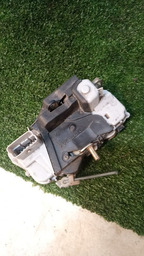 FECHADURA X SARA PICASSO 2005 DIANTEIRA DIREITA