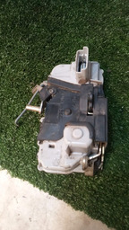 FECHADURA X SARA PICASSO 2005 DIANTEIRA DIREITA