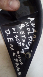 MOLDURA RETROVISOR DIANTEIRA ESQUERDA MEGANE 2005 *AVARIADA