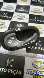 MAÇANETA INTERNA DA MEGANE 2012 DIANTEIRA ESQUERDA