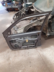 PORTA DIANTEIRA DIREITA RENAULT CLIO 1.0 8V 2000