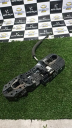 SUPORTE MAÇANETA TRASEIRA ESQUERDA RENAULT FLUENCE 2015