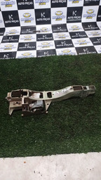 SUPORTE DA MAÇANETA EXTERNA DIANTEIRA ESQUERDA C4 PALLAS