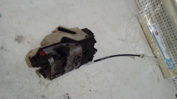 TRAVA PORTA TRASEIRO ESQUERDA PEUGEOT 208