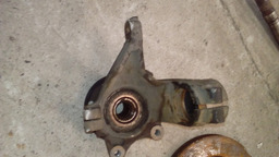 MONTANTE CUBO DE RODA DIANTEIRA ESQUERDA 306 SW 1.8