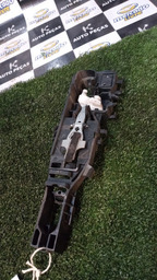 SUPORTE DA MAÇANETA PORTA TRAS ESQ MEGANE GRAND TOUR 2012