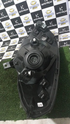 FAROL SANDERO 2012/2014 FAROL MANUAL CROMADO LADO DIREITO 