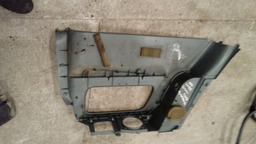 ACABAMENTO ESQUERDO/DIREITO PORTA MALA SCENIC 7702280121 UND