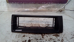 MOLDURA CENTRAL PAINEL RADIO RENAULT SCENIC 1.6 AVARIADA