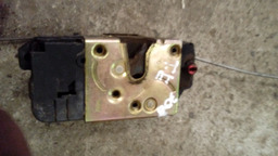 FECHADURA TRASEIRA ESQUERDA PEUGEOT 306 SW 1999