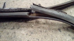 CANALETA DE PORTA TRASEIRO ESQUERDO PEUGEOT 308 COM AVARIA