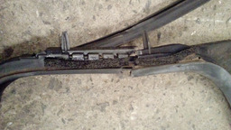 CANALETA DE PORTA TRASEIRO ESQUERDO PEUGEOT 308 COM AVARIA