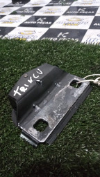 TRAVA TRASEIRA ESQUERDA PARTE DE BAIXO PARTNER 2003