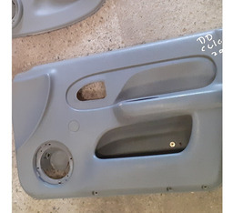 FORRO DE PORTA DIANTEIRO DIREITO RENAULT CLIO 2000