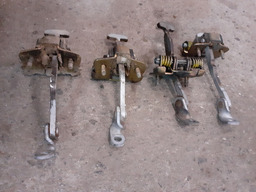 LIMITADOR DE PORTA RENAULT CLIO 1.0 8V 2000