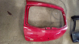 TAMPA PORTA MALAS TRASEIRA RENAULT SANDERO 2010