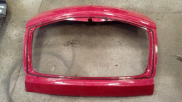 TAMPA PORTA MALAS TRASEIRA RENAULT SANDERO 2010