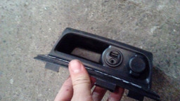 Console Painel Caixa Auxiliar Tomada 12v Peugeot 208