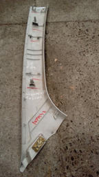 MOLDURA COLUNA VIDRO DIANTEIRO ESQUERDO PEUGEOT 208