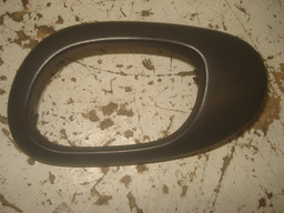 MOLDURAS MAÇANETA INTERNA TRASEIRA DIREITA PEUGEOT 206 UND