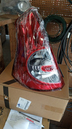 LANTERNA TRASEIRA ESQUERDA SANDERO 07/11