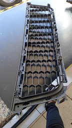 GRADE PARA CHOQUE ORIGINAL SANDERO 622548789R DE 05 A 2011