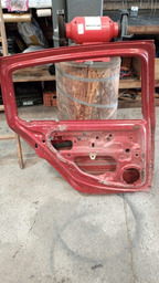 PORTA TRASEIRA ESQUERDA RENAULT CLIO AVARIADA