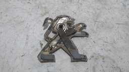 EMBLEMA PORTA MALA PEUGEOT 208 2014