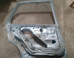 PORTA TRASEIRA ESQUERDA CLIO 1999