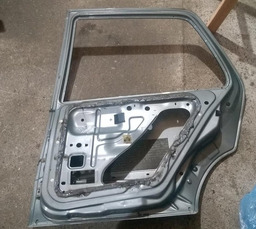 PORTA TRASEIRA DIREITA CLIO 1999