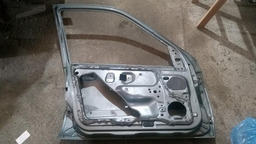 PORTA DIANTEIRA ESQUERDA CLIO 1999