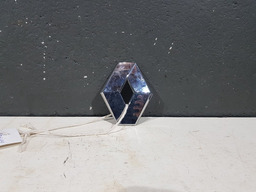 LOGO SIMBOLO NOME PORTA MALA RENAULT SANDERO 2010