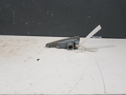 PISCA PARA LAMA ESQUERDO RENAULT SANDERO 2010