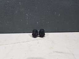 BATENTE PORTA MALAS RENAULT SANDERO 2010 UNIDADE VALOR UN.