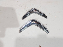 EMBLEMA TAMPA PORTA MALAS CITROEN C3 2013