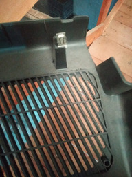 ACABAMENTO TAMPA TRASEIRA PORTA MALAS PEUGEOT 306 SW DETALHE