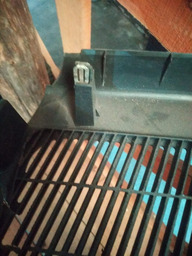 ACABAMENTO TAMPA TRASEIRA PORTA MALAS PEUGEOT 306 SW DETALHE