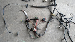 CHICOTE CAIXA FUSÍVEL PAINEL INTERNO SANDERO 2010 C/ DETALHE